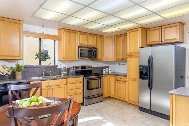 Building Photo - Walnut Creek Beautiful 2 bedroom 2 bath townhome excellent location!