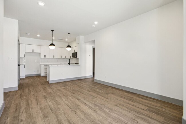 Foto del edificio - 2450 Wickersham Ln