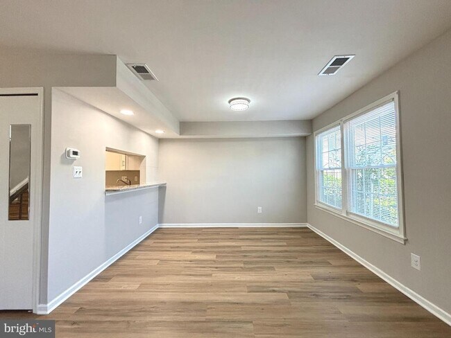 Foto del edificio - 14421 Gringsby Ct