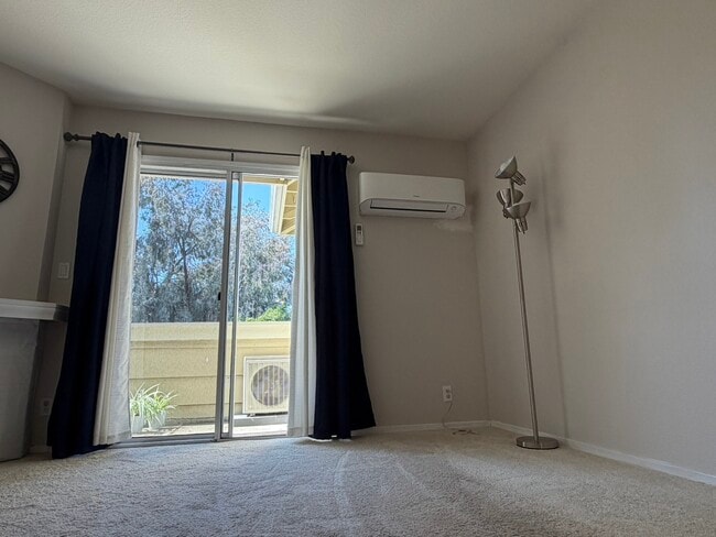 Building Photo - 2677 Somerset Park Cir