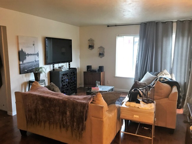 Foto del edificio - 8033 Greenridge Dr