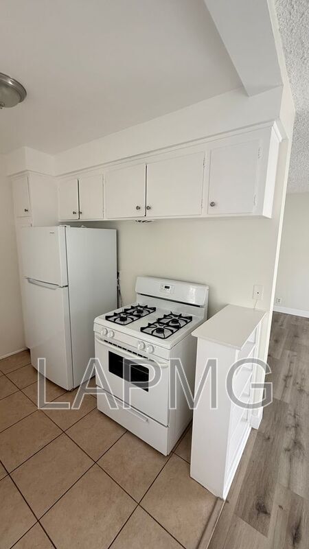 Foto del edificio - 639 Rose Ave