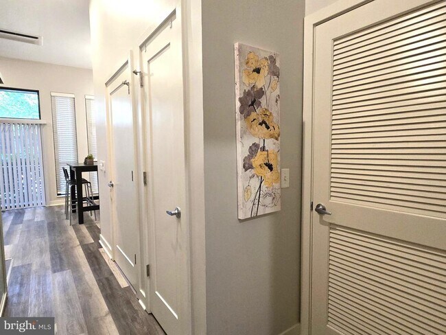 Foto del edificio - 1320 Fenwick Ln