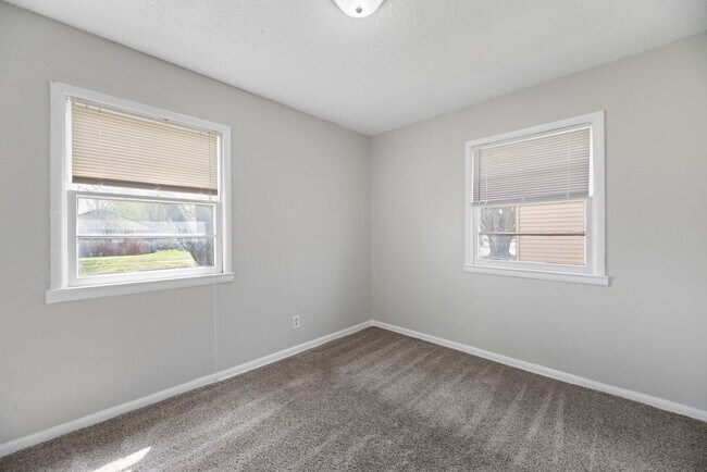 Building Photo - E Luther St Triplex