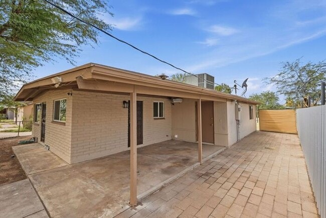 Building Photo - Bright 3-Bed Tucson Rental Home with Expansive Fenced Backyard Near U of A