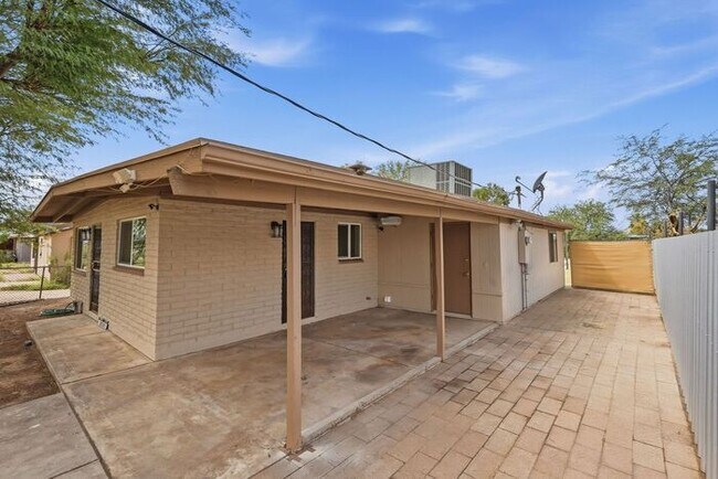 Foto del edificio - Bright 3-Bed Tucson Rental Home with Expansive Fenced Backyard Near U of A