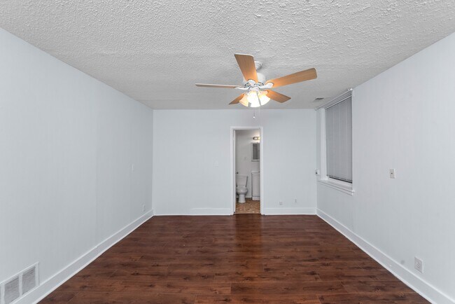 Foto del edificio - 3727 N Pine Grove Ave
