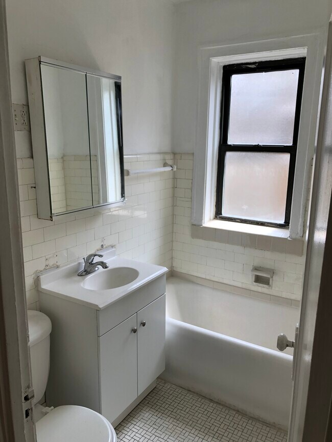 Foto del edificio - 6437 N Hamilton Ave