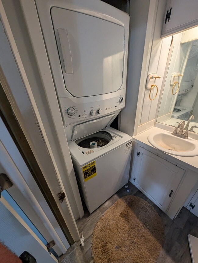 Building Photo - 508 S 4th St