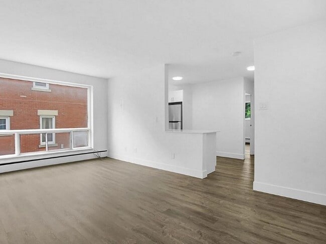 Building Photo - 69 Cartwright St