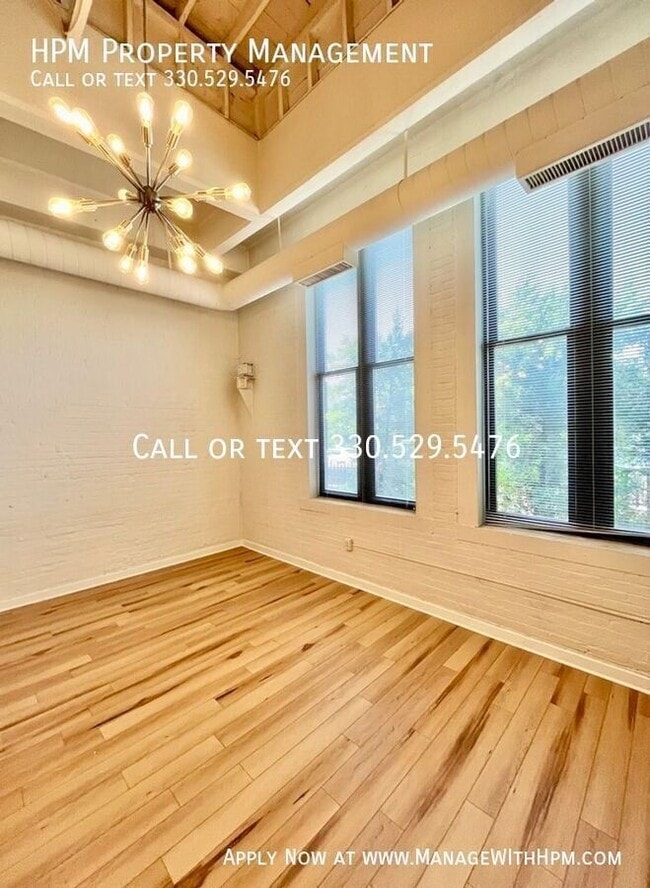 Building Photo - 1133 W 9th St