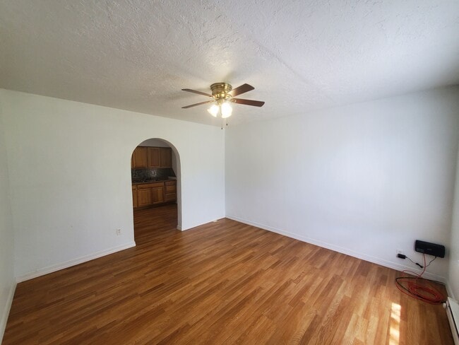 Building Photo - 1499 Mound Ave