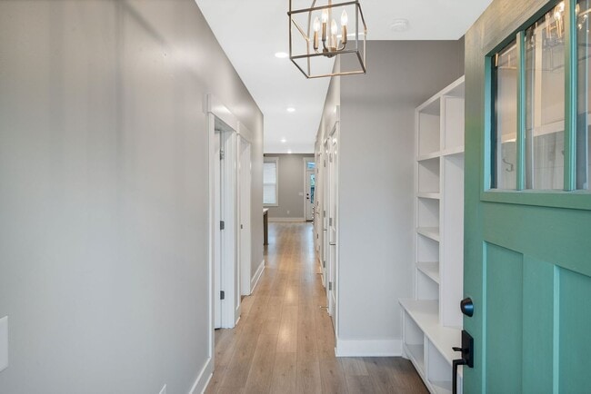 Building Photo - Stunning Modern Townhouse in the Heart of ...