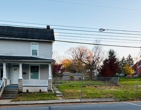 Building Photo - 2319 Herr St