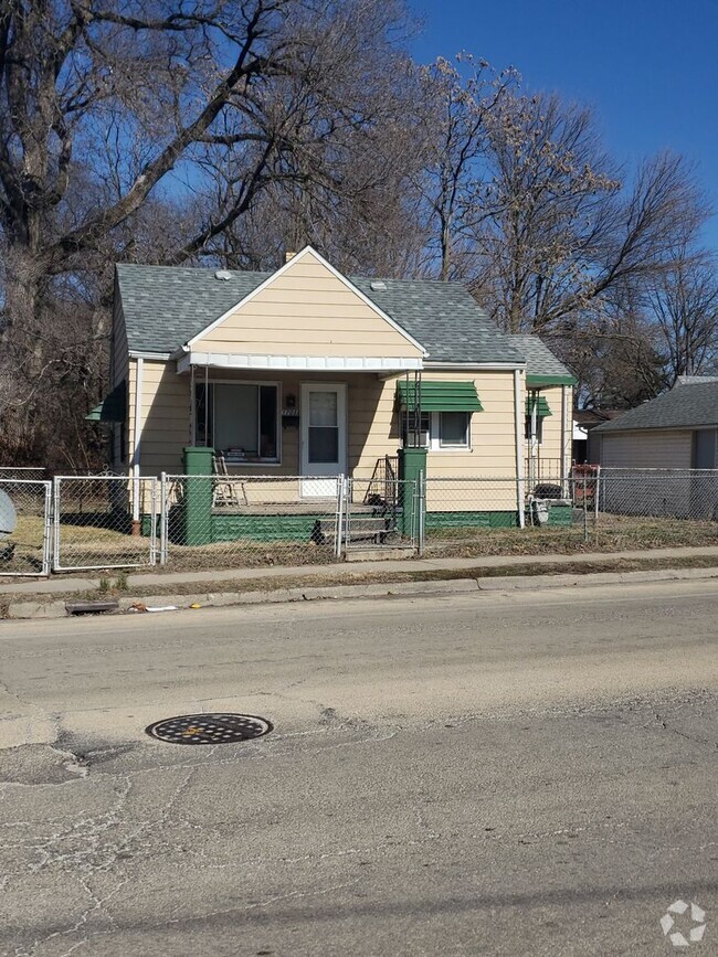 Building Photo - 1705 E Laurel St