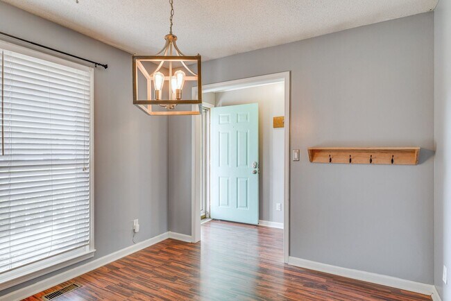 Foto del edificio - 3 Bedroom Dog Friendly Home For Rent Near St. B Area!