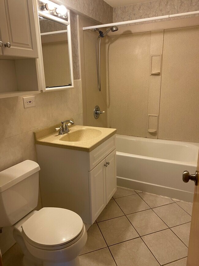 Foto del edificio - 5821 N Elston Ave