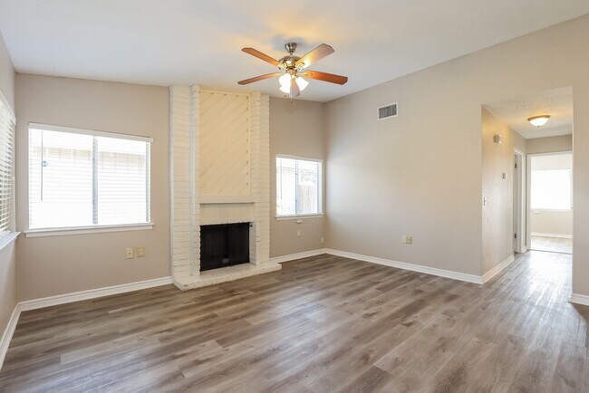 Foto del edificio - 16419 Spruce Leaf St