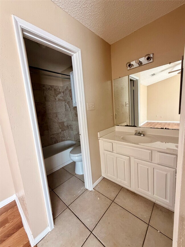 Building Photo - 12400 Brookglade Cir