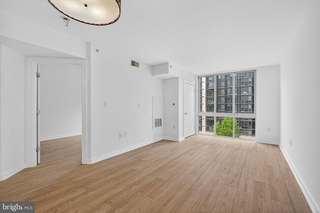Foto del edificio - 1000 New Jersey Ave SE
