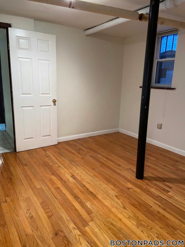 Building Photo - 171 Hemenway St