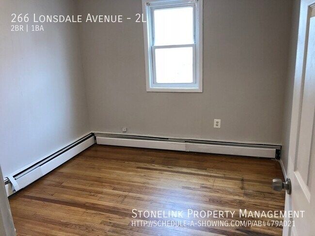 Foto del edificio - 266 Lonsdale Avenue