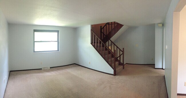 Foto del edificio - 2 Bedroom Townhouse in Shaler