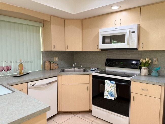 Building Photo - 10620 Sunset Strip