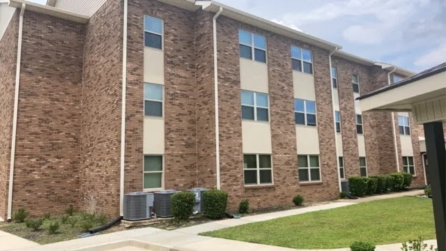 Building Photo - 705 NE 7th St