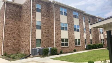 Building Photo - 705 NE 7th St