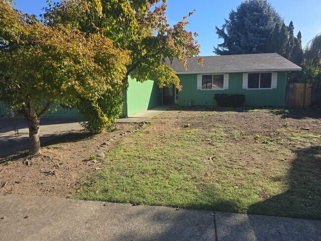 Building Photo - 3 bed 2 bath Single Home for Rent in Grants Pass