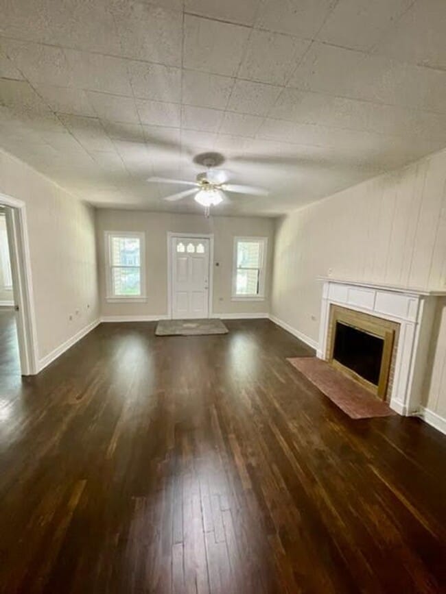 Building Photo - 3619 Fort Ave