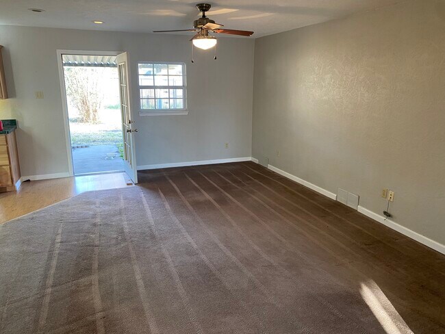 Foto del edificio - 5905 Willow Way