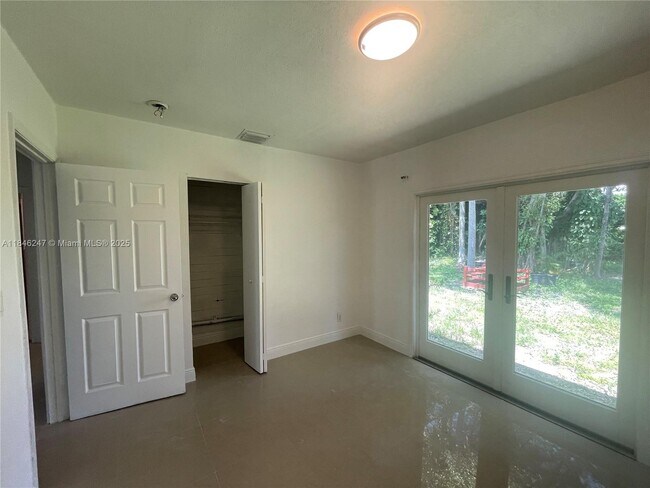 Building Photo - 4681 SW 33rd Ave