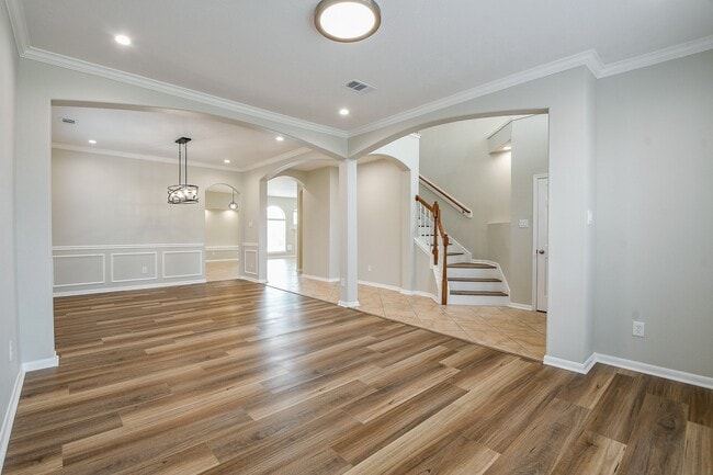 Building Photo - 815 Robins Way