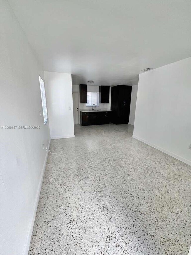 Foto del edificio - 626 W 17th St