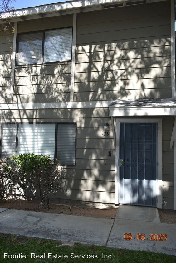 Primary Photo - 3 br, 2.5 bath House - 179 E Upjohn Ave