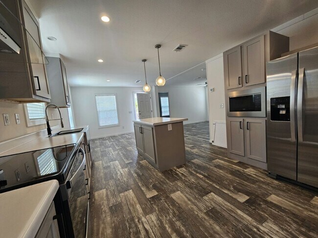 Foto del edificio - 6710 Hidden Oaks Dr