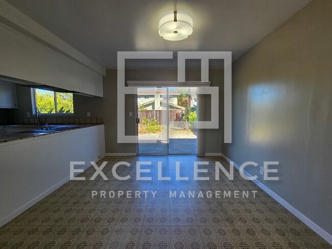 Building Photo - 2 Story 5/2 (One bedroom is office), Hwf, ...