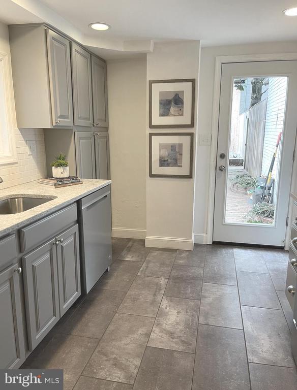 Building Photo - 211 3rd St SE