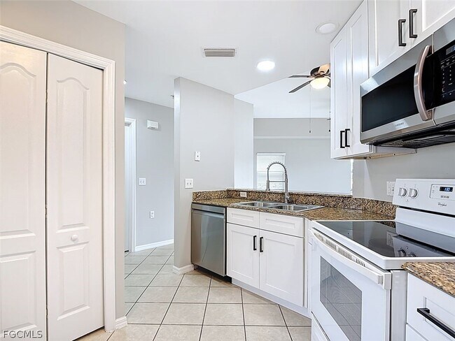 Foto del edificio - 12151 Summergate Cir