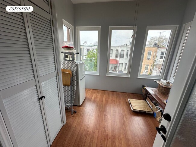 Foto del edificio - 75-20 61st St