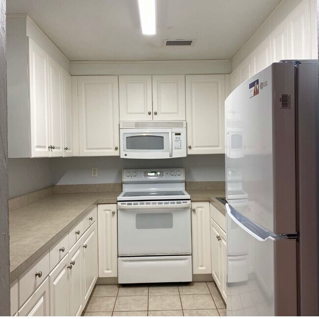 Building Photo - 501 SW 75th St