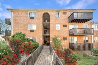 Building Photo - 351 N Broadway