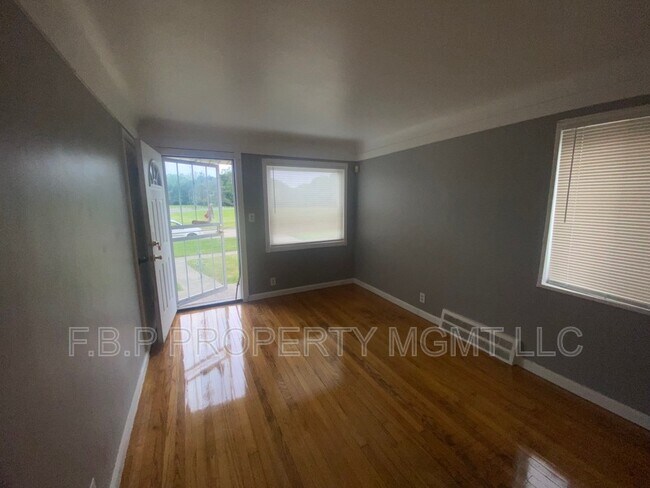 Building Photo - 7600 Pierson St