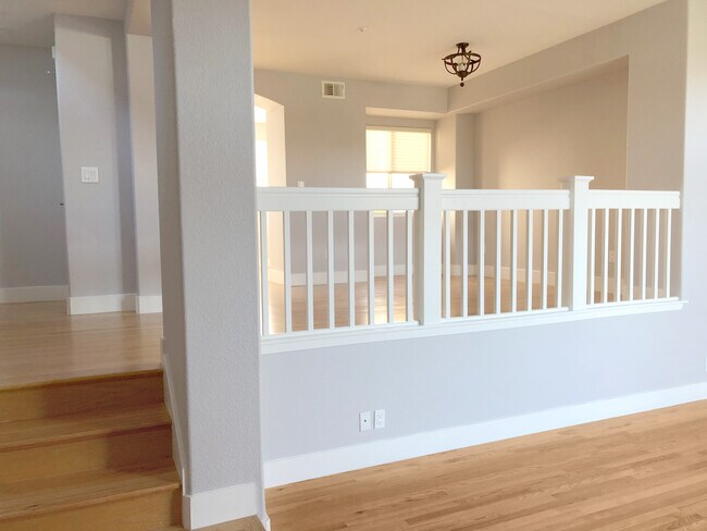 Split level dining/living room - 1755 California Dr