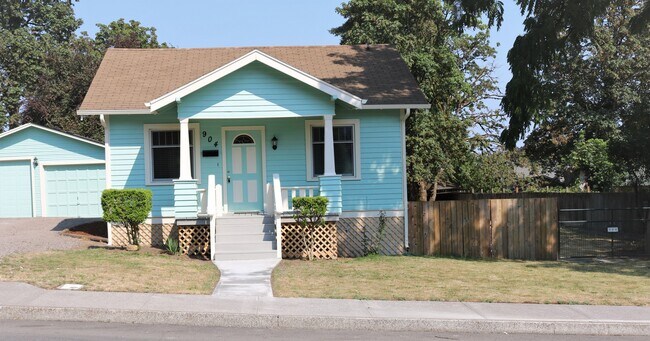 Building Photo - Vintage Ranch Style Home in Camas!