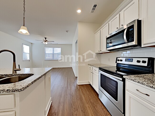 Foto del edificio - 5228 Lake Maxwell Drive