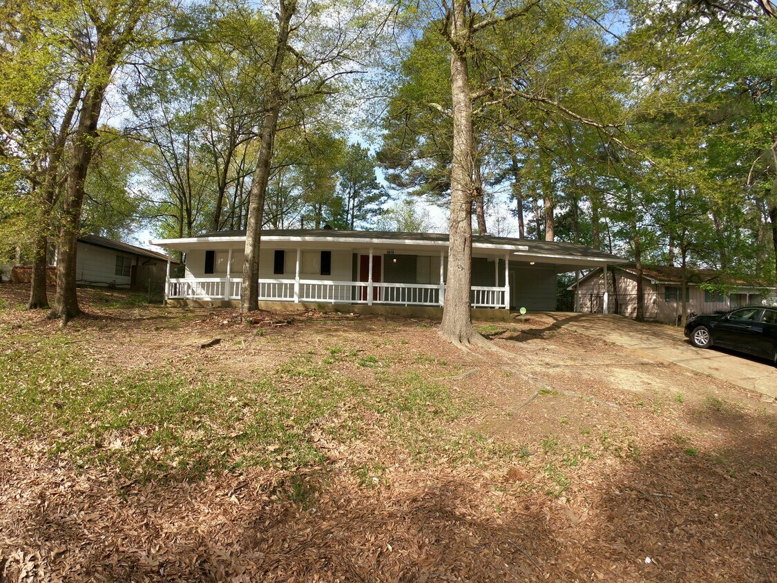 Primary Photo - 3079 Bienville Dr