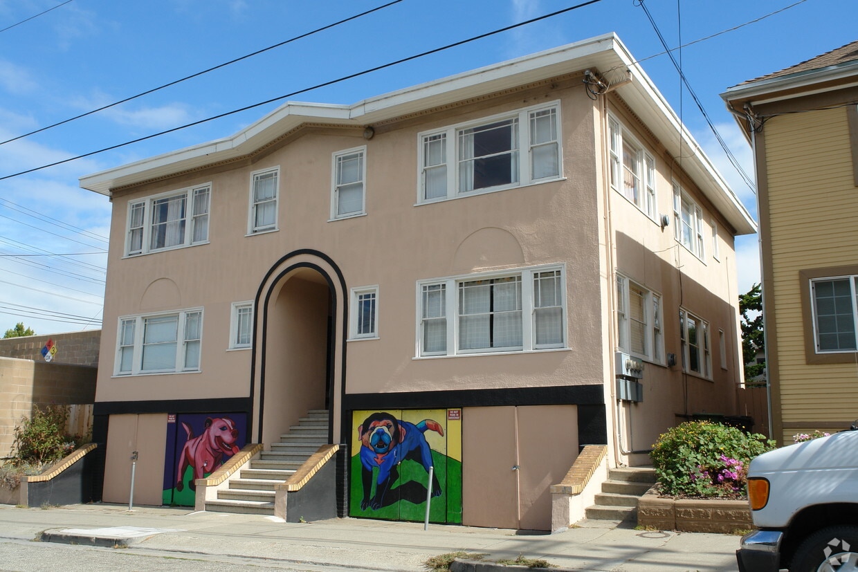 Building Photo - 592 55th St